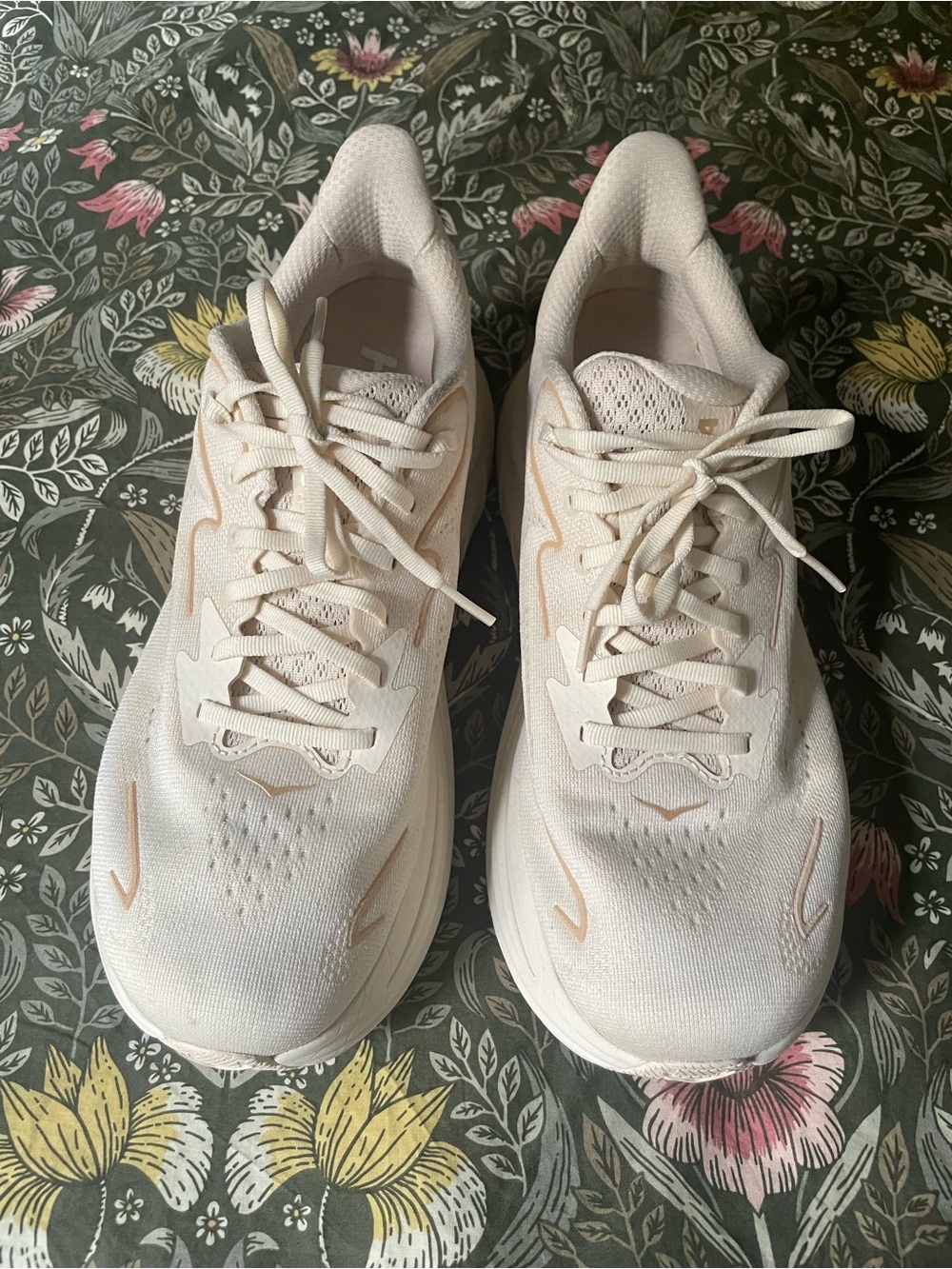 Women’s Hoka Clifton 10 US 10 Wide